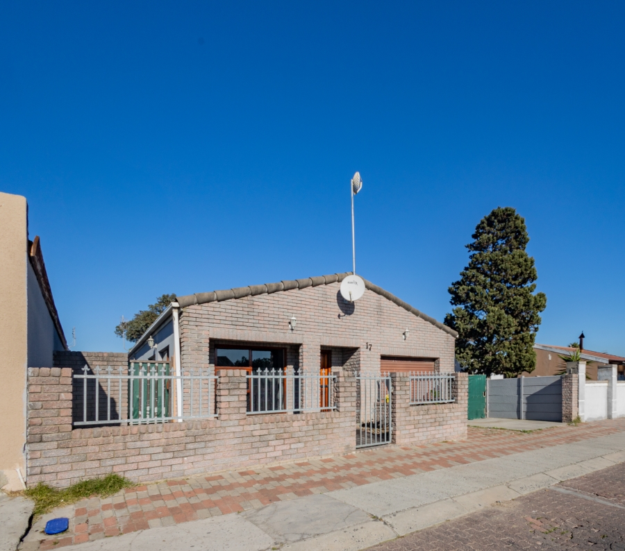 3 Bedroom Property for Sale in Silversands Western Cape